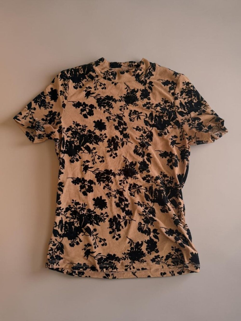 BLACK Tan Floral Sheer Short Sleeve Top Size Small